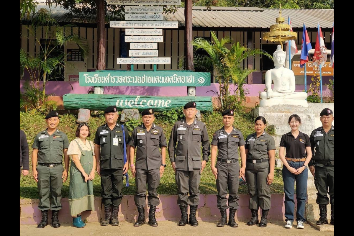 วันที่ 18-21 ก.พ.68 พล.ต.ต.กัญชล อินทราราม รอง ผบช.ตชด. พร้อมมูลนิธิพุทธรักษา และคณะ ได้เดินทางติดตามตรวจเยี่ยมการดำเนินโครงการพัฒนาภาษาอังกฤษ การจัดแผนพัฒนาหลักสูตรการศึกษาและการบันทึกข้อมูลระบบสารสนเทศ Q-info ของกสศ. ของ ศกร.ตชด.บ้านแม่ละนา, ศกร.บ้านแม่