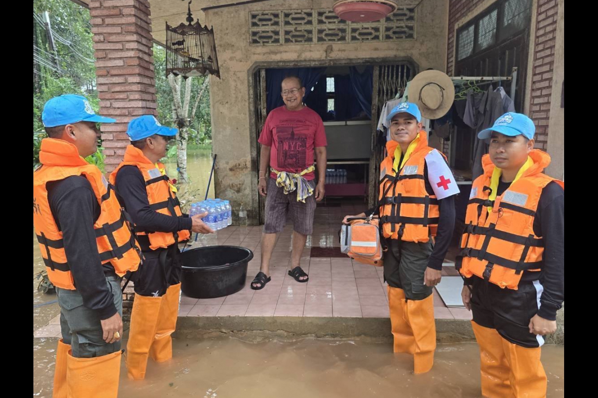 วันที 23 พ.ย.68 ชุดช่วยเหลือผู้ประสบภัย ร้อย ตชด.435 พร้อมรถยนต์หกล้อ ลงพื้นที่ให้การช่วยเหลือประชาชนผู้ประสบอุทกภัยในพื้นที่ ต.เกาะเปียะ และ ต.หนองบ่อ อ.ย่านตาขาว จ.ตรัง