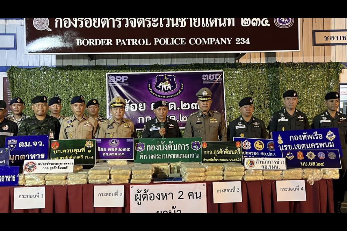 วันที่ 21 ม.ค. 69 ที่ กองร้อยตำรวจตระเวนชายแดนที่ 234 อ.เมืองมุกดาหาร จ.มุกดาหาร พล.ต.ต.วุฒิพงษ์ เย็นจิตต์ ผบก.ตชด.ภาค 2 ได้แถลงข่าวจับกุมผู้ต้องหาชาว สปป.ลาว 2 ราย พร้อมยาเสพติด (ยาบ้า)ประมาณ 820,000 เม็ด