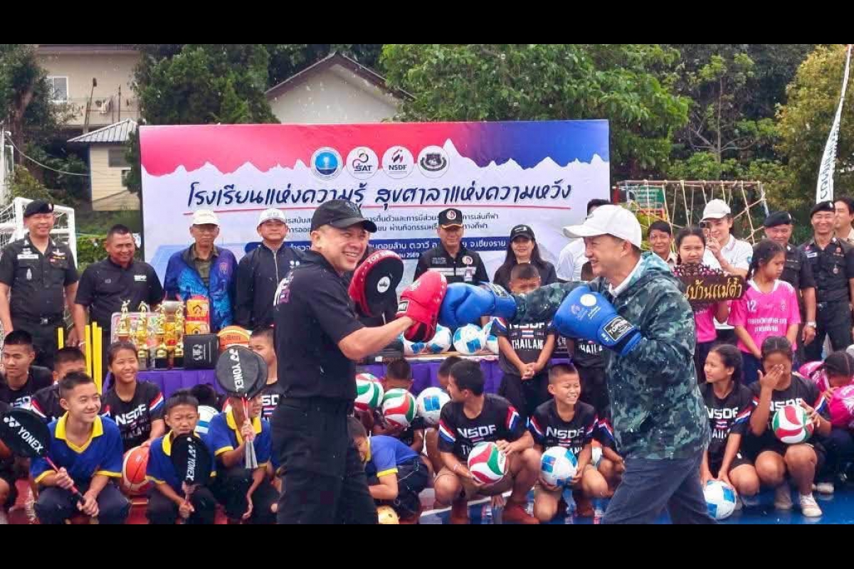 วันนี้ (20 กรกฎาคม 2569) พล.ต.ท.รุ่งโรจน์ ฐากูรปุณยสิริ ผบช.ตชด. เข้าร่วม"โครงการสนับสนุนและเสริมสร้างการตื่นตัวและการมีส่วนร่วมของการเล่นกีฬาและการออกกำลังกายของประชาชนผ่านกิจกรรมหรือบริการทางการกีฬา" (โรงเรียนแห่งความรู้ สุขศาลาแห่งความหวัง)