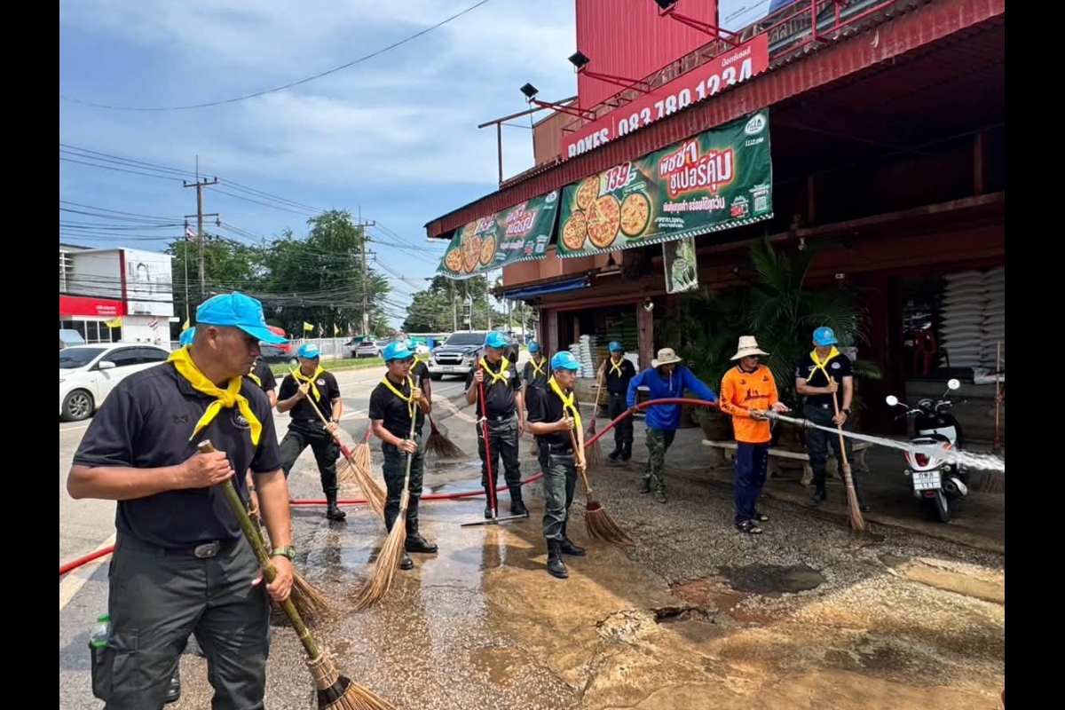 วันที่ 2 ต.ค. 69 กก.ตชด.12 จัดกำลังพล เข้าร่วมกิจกรรมจิตอาสาพัฒนาฟื้นฟูสภาพแวดล้อมที่ได้รับผลกระทบจากน้ำท่วม บริเวณ ณ ลานสยามมินทร เทศบาลเมืองอรัญประเทศ อ.อรัญประเทศ จ.สระแก้ว