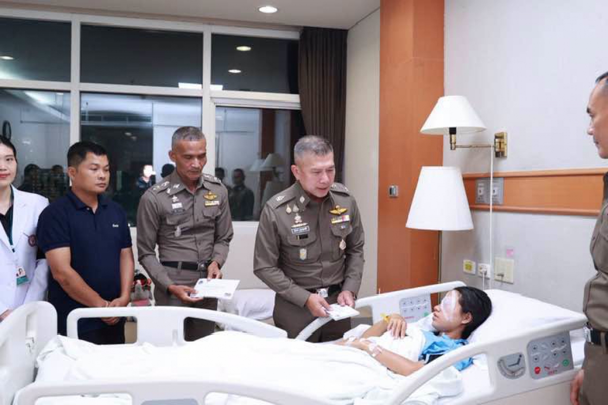 28 ตุลาคม 2569 พล.ต.ท.รุ่งโรจน์  ฐากูรปุณยสิริ ผู้บัญชาการตำรวจตระเวนชายแดน ห่วงใยกรณี “ส.ต.ท.หญิง นรีรัตน์ ไพโรจน์นิยมชัย” ครู ตชด. ศูนย์การเรียนตํารวจตระเวนชายแดน บ้านโกแประ อ.แม่สะเรียง จ.แม่ฮ่องสอน ที่ได้รับบาดเจ็บที่จากเหตุประทัดระเบิด